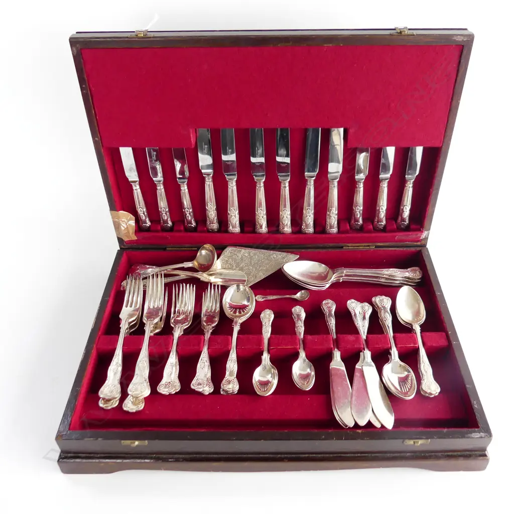 VINTAGE KINGS PATTERN 54 PC CUTLERY SET, IN WOODEN CANTEEN Image 1++