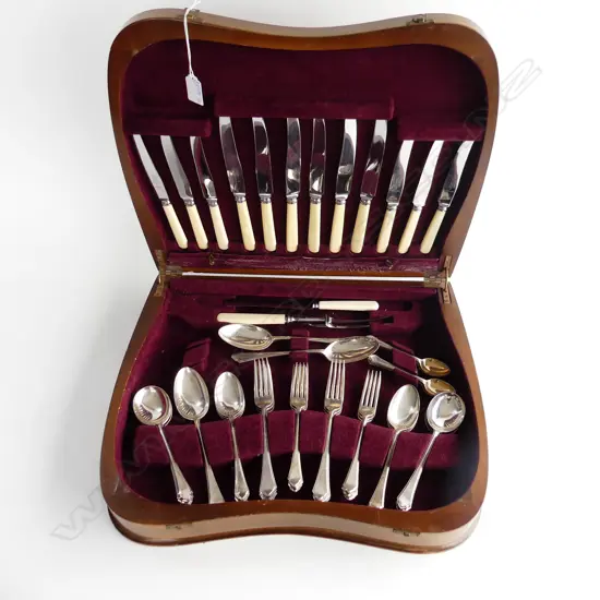BOXED PLATED PART CUTLERY SET.