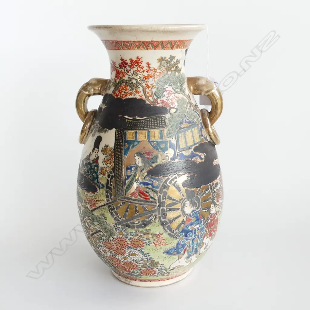LG VINTAGE ORIENTAL VASE DECORATED WITH TRADITIONAL SCENES H. 320mm Image 1++