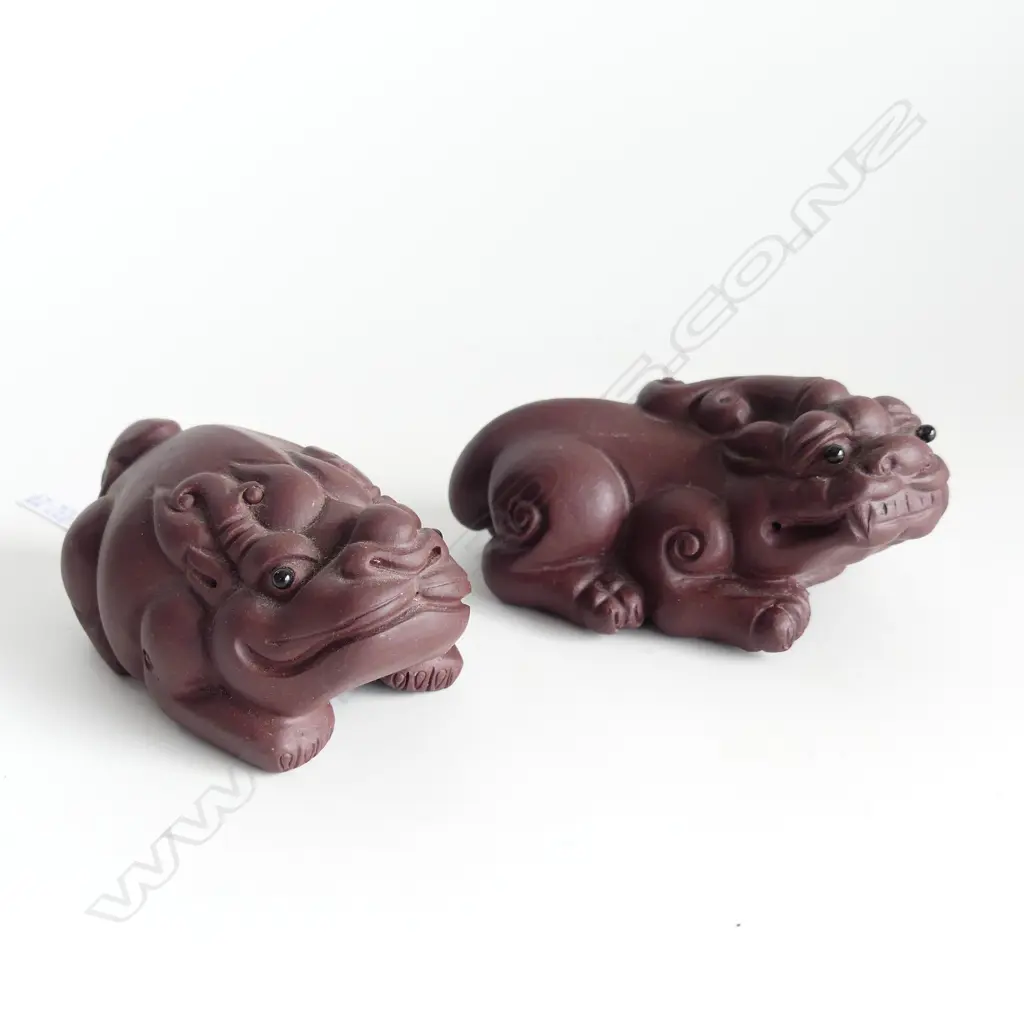 PAIR OF YIXING CLAY FOO DOGS, L. 95mm Image 1++