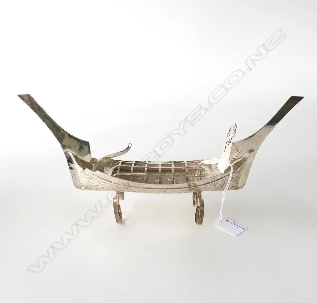 ASIAN SILVER BOAT , L 33CM W 7.5CM TESTS AS STG SILVER 168GMS Image 1++