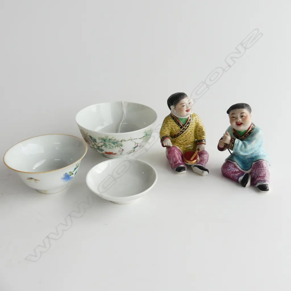 2 CHINESE OLD FAMILLE ROSE CHINESE CUPS + PR PORCELAIN FIGURES Image 1++