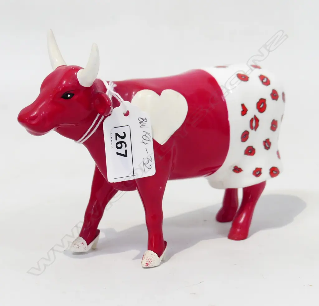 COW PARADE COLLECTABLE COWS " MOOCHO AMOR" Image 1++