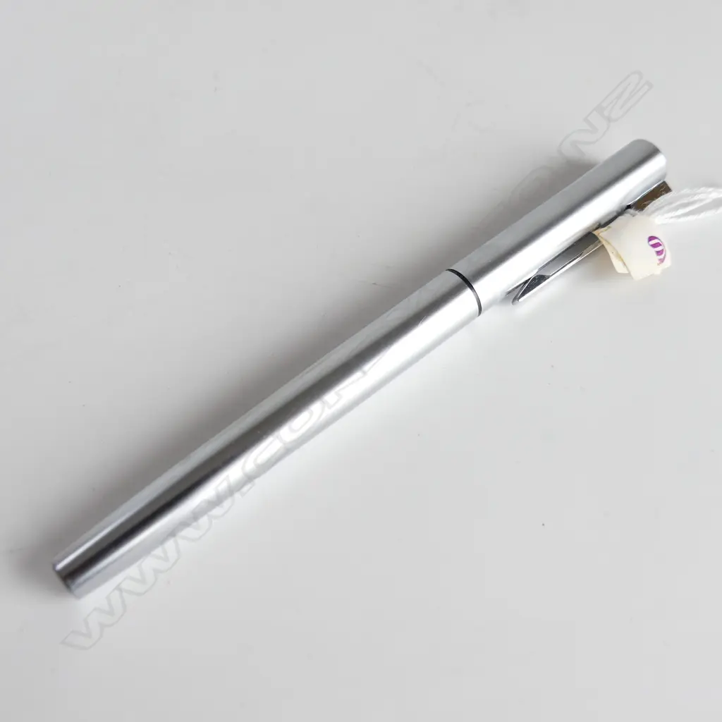 VINTAGE WATERMAN FOUNTAIN PEN UNUSED WITH LABEL L. 135mm Image 1++