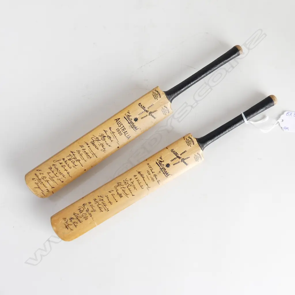 TWO 1938 GUNN & MOORE NOTTINGHAM AUTOGRAPH CRICKET BATS MCC AUSTRALIA & SOUTH AFRICAN TEAMS L. 290mm Image 1++