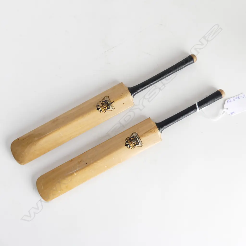 TWO 1938 GUNN & MOORE NOTTINGHAM AUTOGRAPH CRICKET BATS MCC AUSTRALIA & SOUTH AFRICAN TEAMS L. 290mm Image 1++