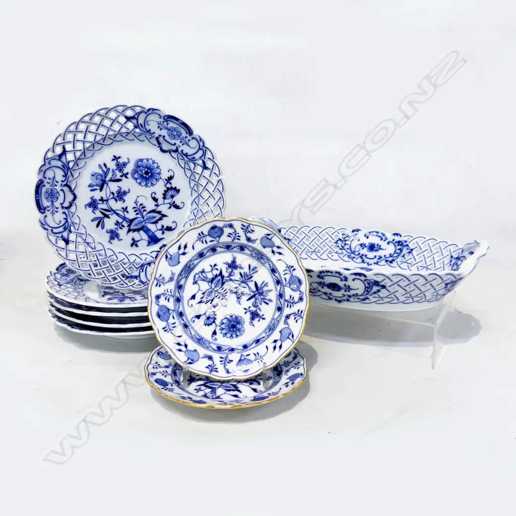 MEISSON PORC B/W BASKET L270 5 MATCHING PLATES & 2 SIDE PLATES Image 1++