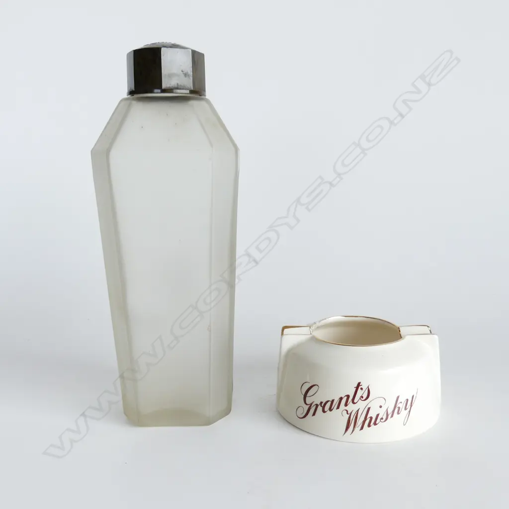YALUMBA NIBLIK COFFIN LIQUOR BOTTLE & GRANT’S WHISKEY ADVERTISING ASHTRAY Image 1++