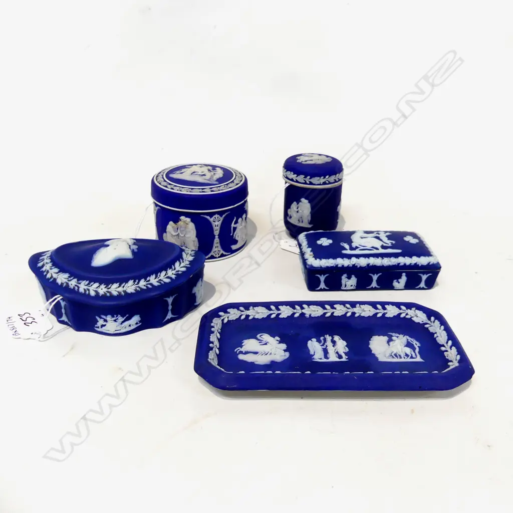 4 BLUE WEDGWOOD LIDDED BOXES & PIN TRAY L150MM Image 1++