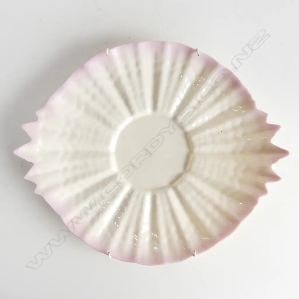LG BELLEEK BLACK LABEL PLATE 245mm dia Image 1++