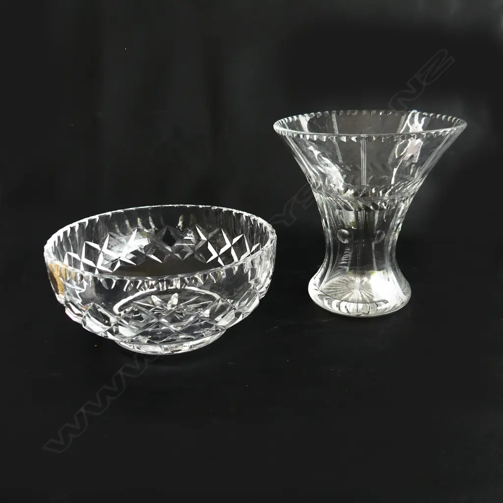CUT CRYSTAL HARBRIDGE ENGLAND VASE (H. 165. D155mm) & HAND CUT CRYSAL BOWL(DIA. 177mm) Image 1++