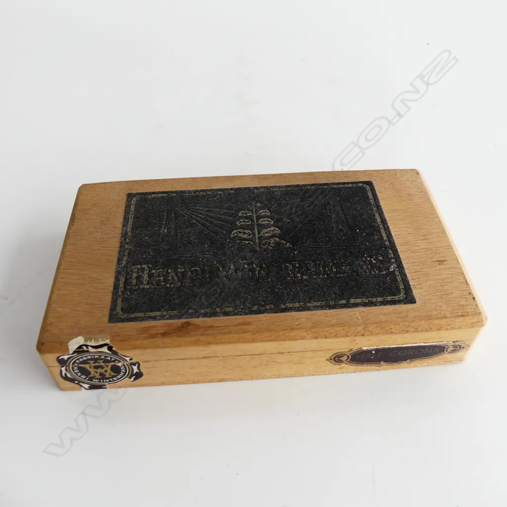 CIGAR BOX FULL OF OLD BONE DOMINOES (27) Image 1++