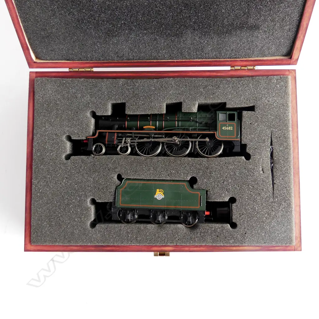WOODEN BOXED TOY LOCOMOTIVE AND TENDER. BACHMANN 'BRANCHLINE'. 45682 Image 1++