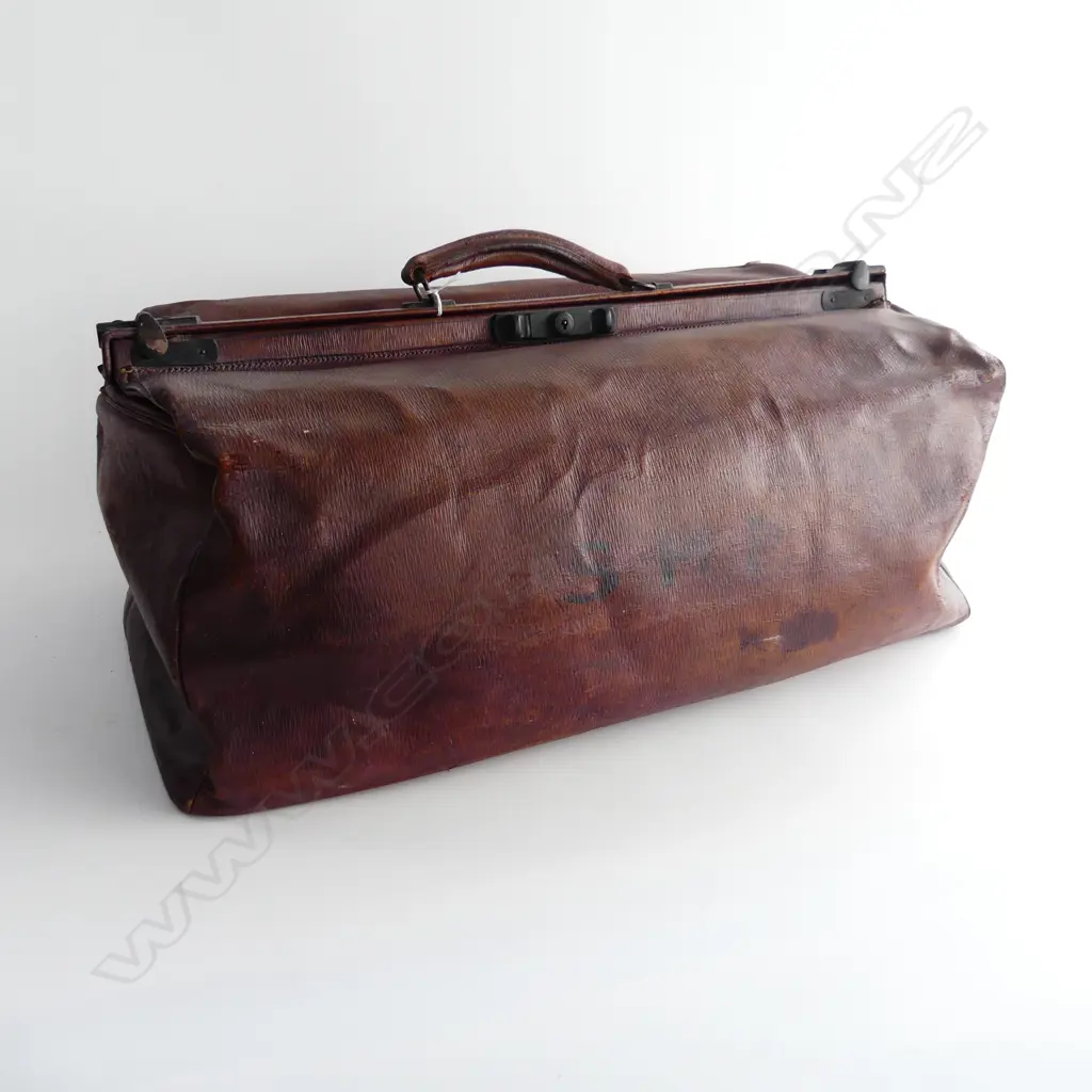 LG VINTAGE LEATHER OVERNIGHT BAG  A/F Image 1++