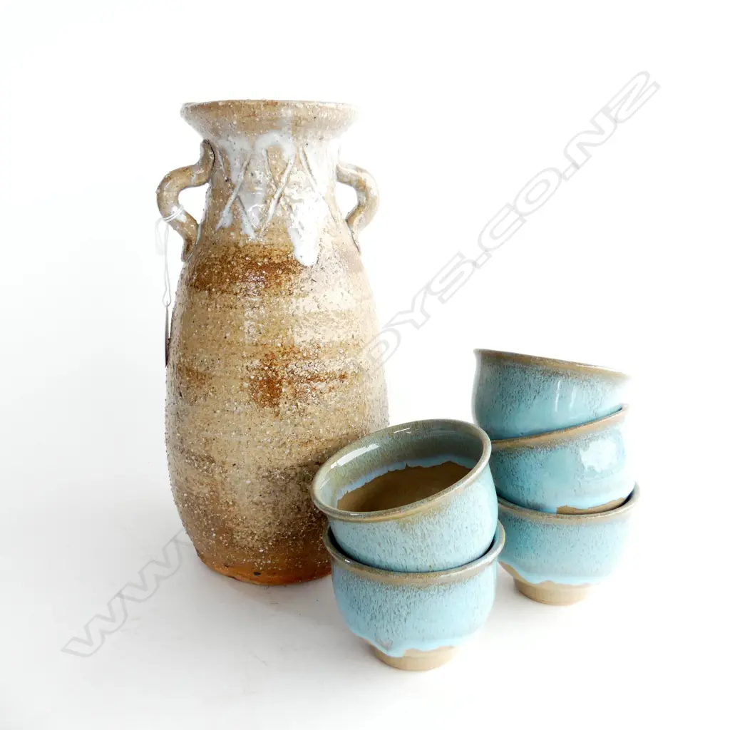LARGE EARTHENWARE POTTERY VASE WITH WHITE TRICKLE GLAZE AT THE OPENING H. 270mm + 5 BLUE TRICKLE GLAZE TEABOWLS Image 1++