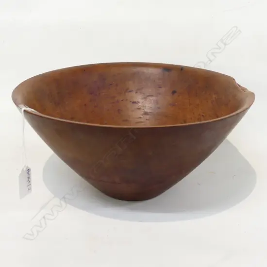 JOHN CRICHTON TURNED KAURI SALAD BOWL - WORN LABEL VERSO H.130mm / 300mm dia