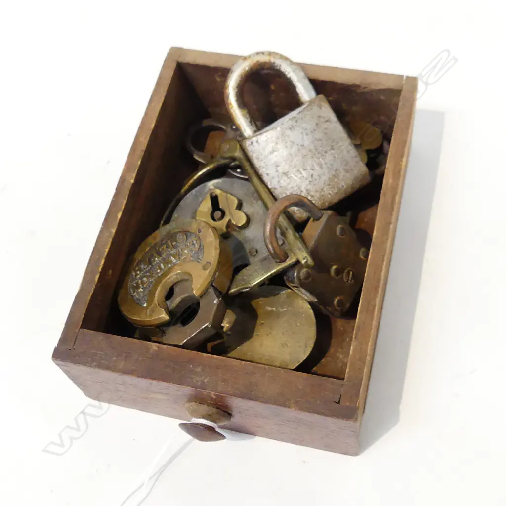 9 VINTAGE LOCKS  Image 1++