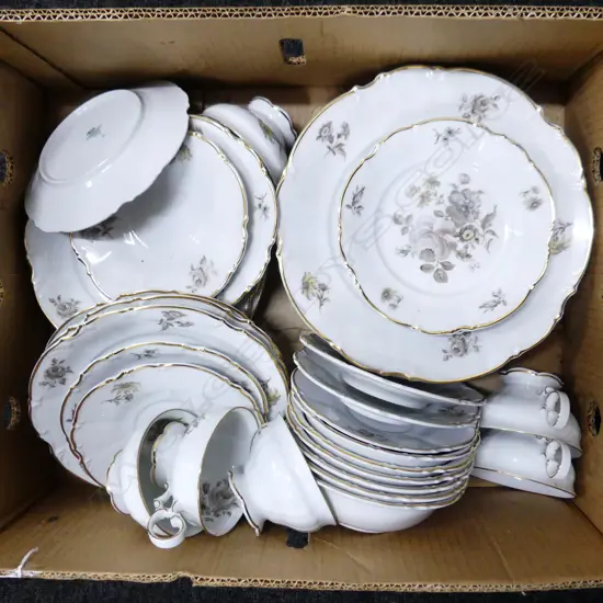 PART HUTCHENRETHER DINNER SERVICE SYLVIA PAT