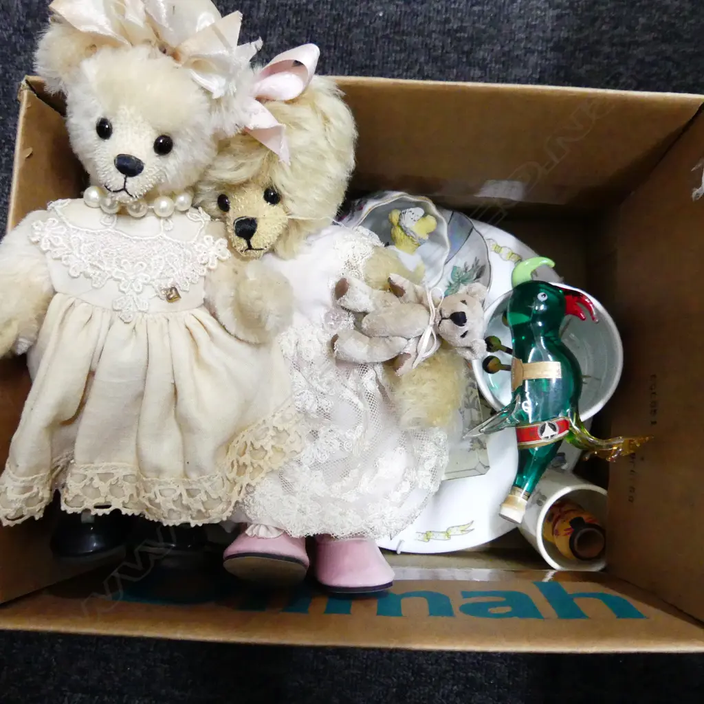 SM BOX MISC INCL COLLECTABLE BEARS, WINNIE THE POOH PLATE ETC.. Image 1++