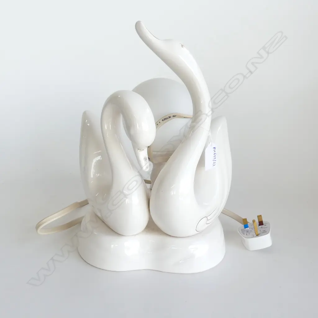 WHITE CERAMIC SWAN LAMP - BRITISH PLUG H.320mm Image 1++