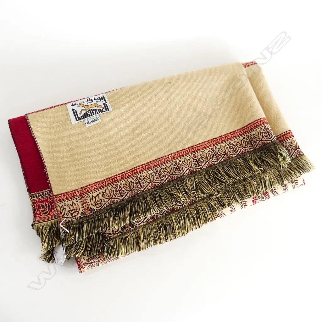 DOUBLE SIDED TABLE RUNNER Image 1++