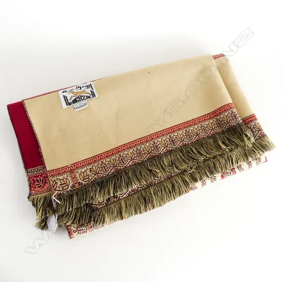 DOUBLE SIDED TABLE RUNNER