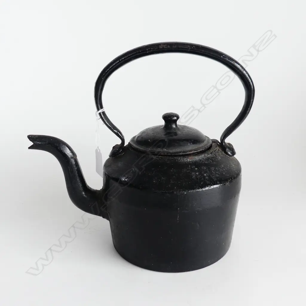 ANTIQUE CAST IRON BLACK TEA KETTLE H. 260mm Image 1++