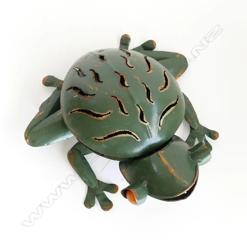 GREEN PAINTED METAL FROG L.260mm Image 1++