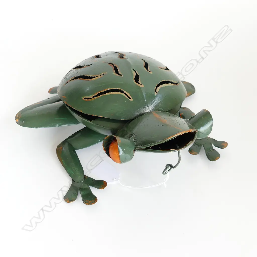 GREEN PAINTED METAL FROG L.260mm Image 1++