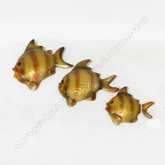 SET OF 3 GRADUATING PAINTED PLASTER WALL FISH H.195mm
