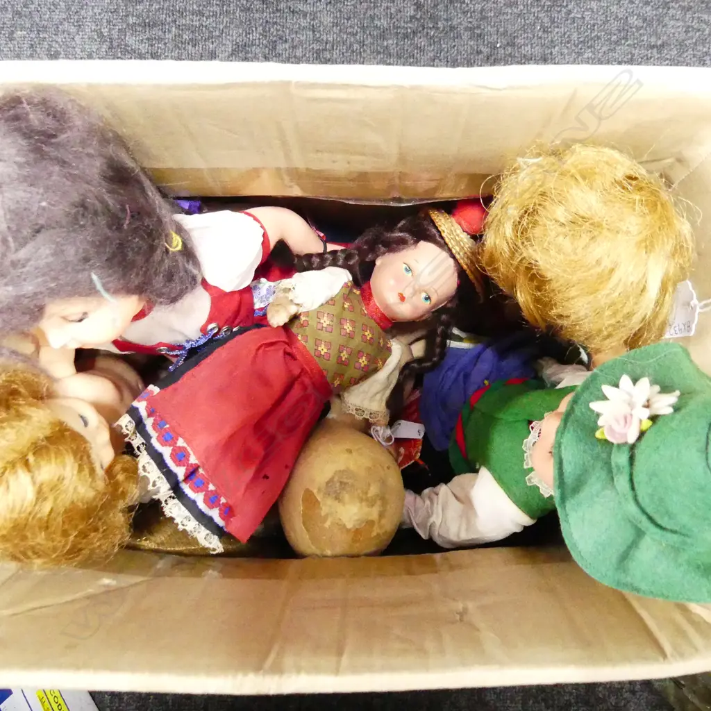  SMALL BOX OF ANTIQUE DOLLS  Image 1++