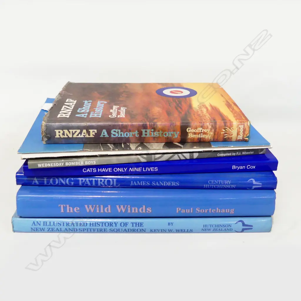 EIGHT ASSORTED NZ MILITARY HISTORY BOOKS Image 1++