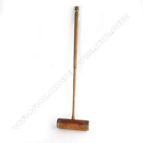 ANTIQUE SLAZENGER OF LONDON CROQUET MALLET WITH BRASS MOUNTS L. 1000mm
