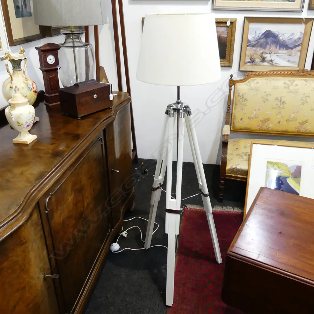 WHITE TRIPOD FLOOR LAMP H.1440mm Image 1++