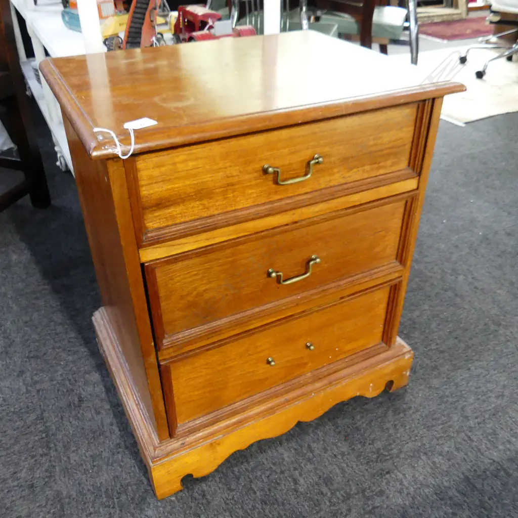 CHEST OF WOODEN DRAWERS Image 1++