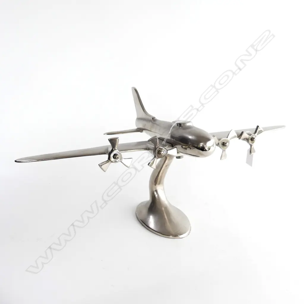 LGE POLISHED ALUMINIUM BOMBER TYPE MODEL AEROPLANE ON STAND . FOUR TURBOPROP ENGINES. 560X240mm Image 1++