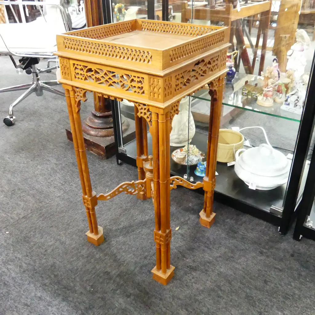 CHINESE CHIPPENDALE STYLE TORCHERE / SIDE TABLE 325x325x670mm Image 1++