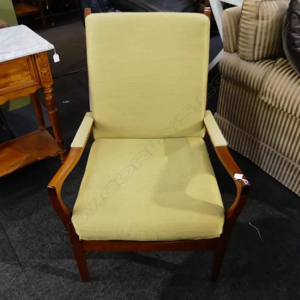 RETRO UPHOLSTERED ARMCHAIR Image 1++