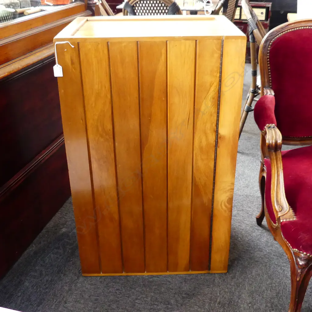 KAURI BLANKET BOX MADE BY NEIL ARNOLD 895x555x410mm Image 1++