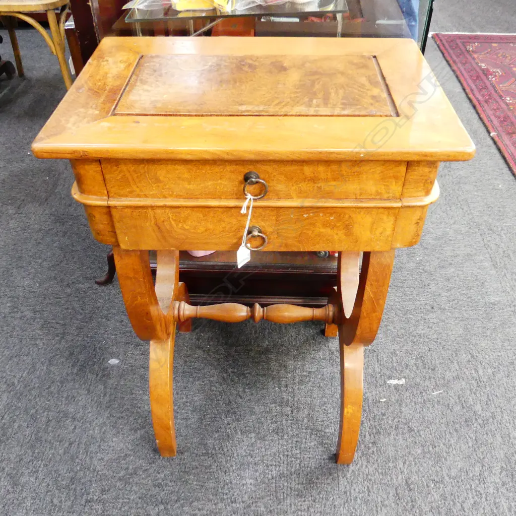 WOODEN SIDE TABLE w. DRAWER Image 1++