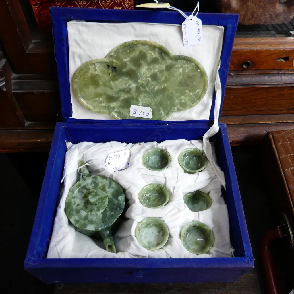 8 PCE ORIENTAL GREEN STONE TEA SET; TEA POT, 6 CUPS, TRAY 180x115mm, BOXED Image 1++