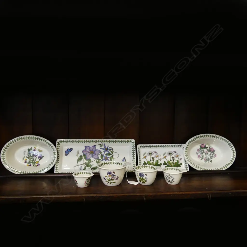 8 PCES PORTMEIRION; 2 RECTANGULAR TRAYS, 135x295mm, 2 OVAL PIE DISHES, 4 MEASURING CUPS Image 1++