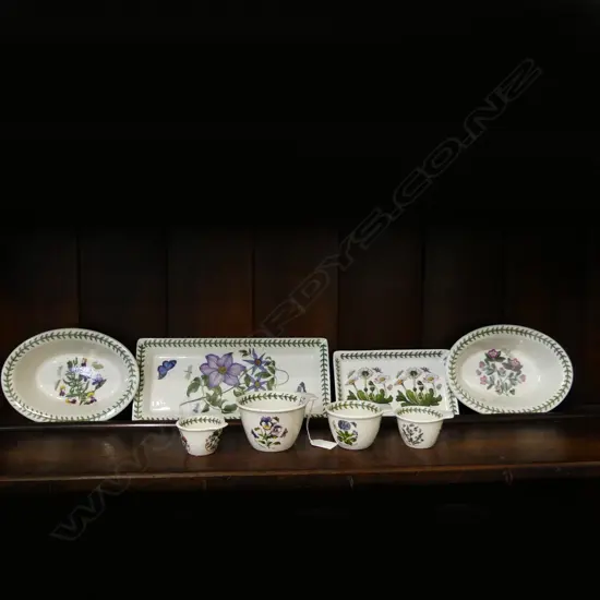 8 PCES PORTMEIRION; 2 RECTANGULAR TRAYS, 135x295mm, 2 OVAL PIE DISHES, 4 MEASURING CUPS