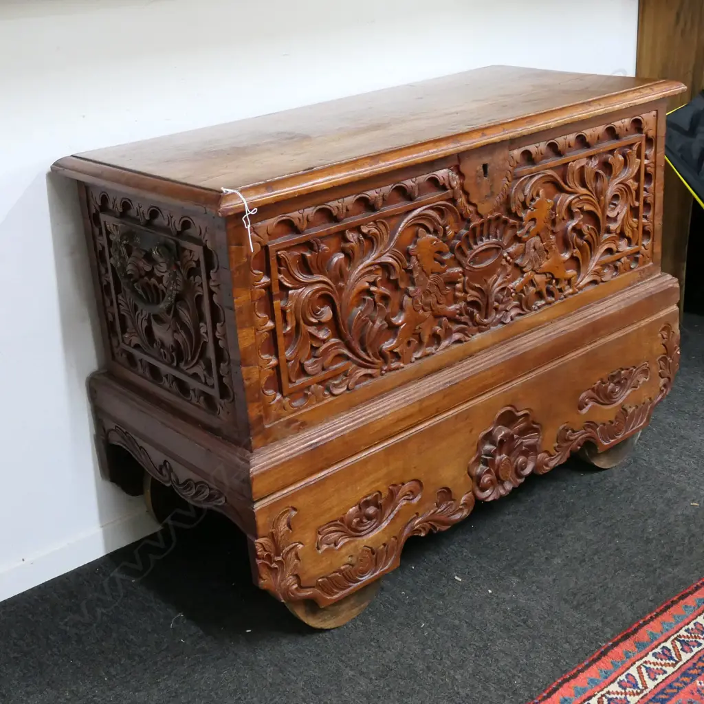 LG ETHNIC WOODEN CHEST Image 1++