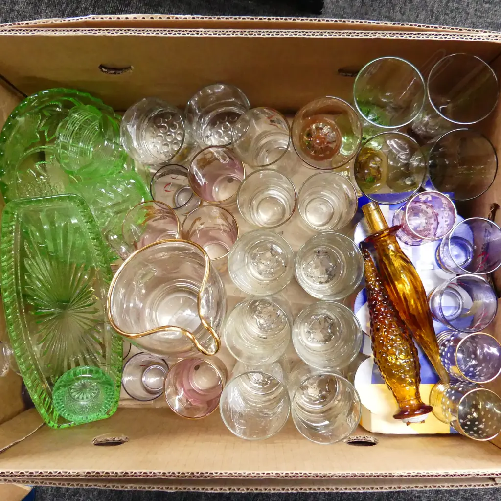 BOX LOT GREEN  GLASS & GLASS SETS Image 1++