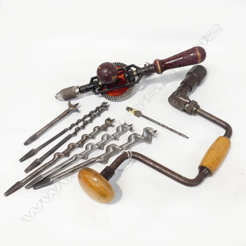 HAND DRILL, BRACE, 7 ASST. BITS Image 1++