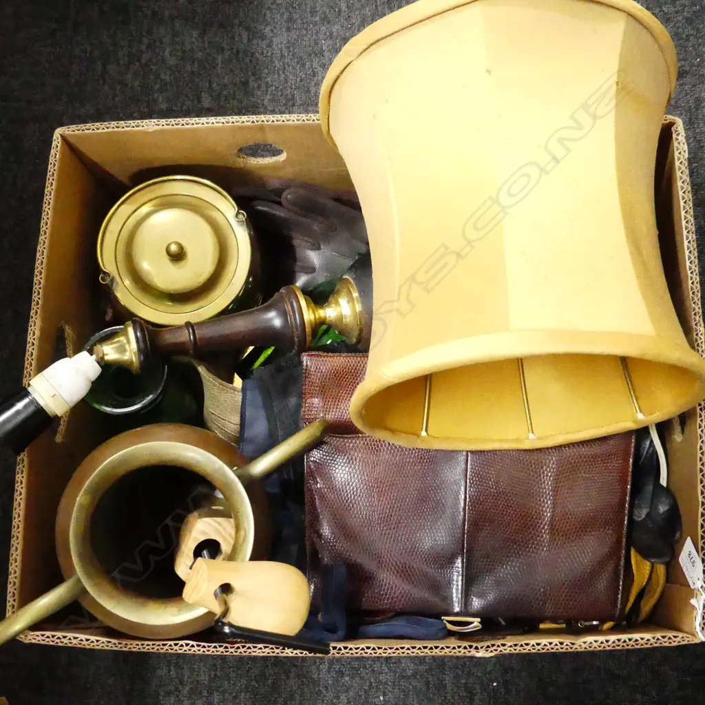BOX LOT VINTAGE GLOVES, HAND BAG, LAMP ETC Image 1++