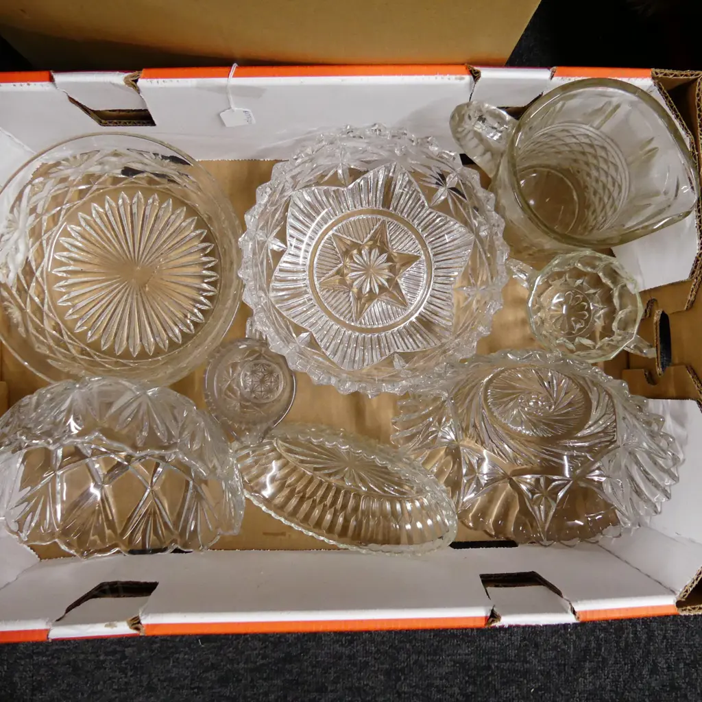 BOX OF VINTAGE PRESSED GLASS BOWLS AND JUGS Image 1++