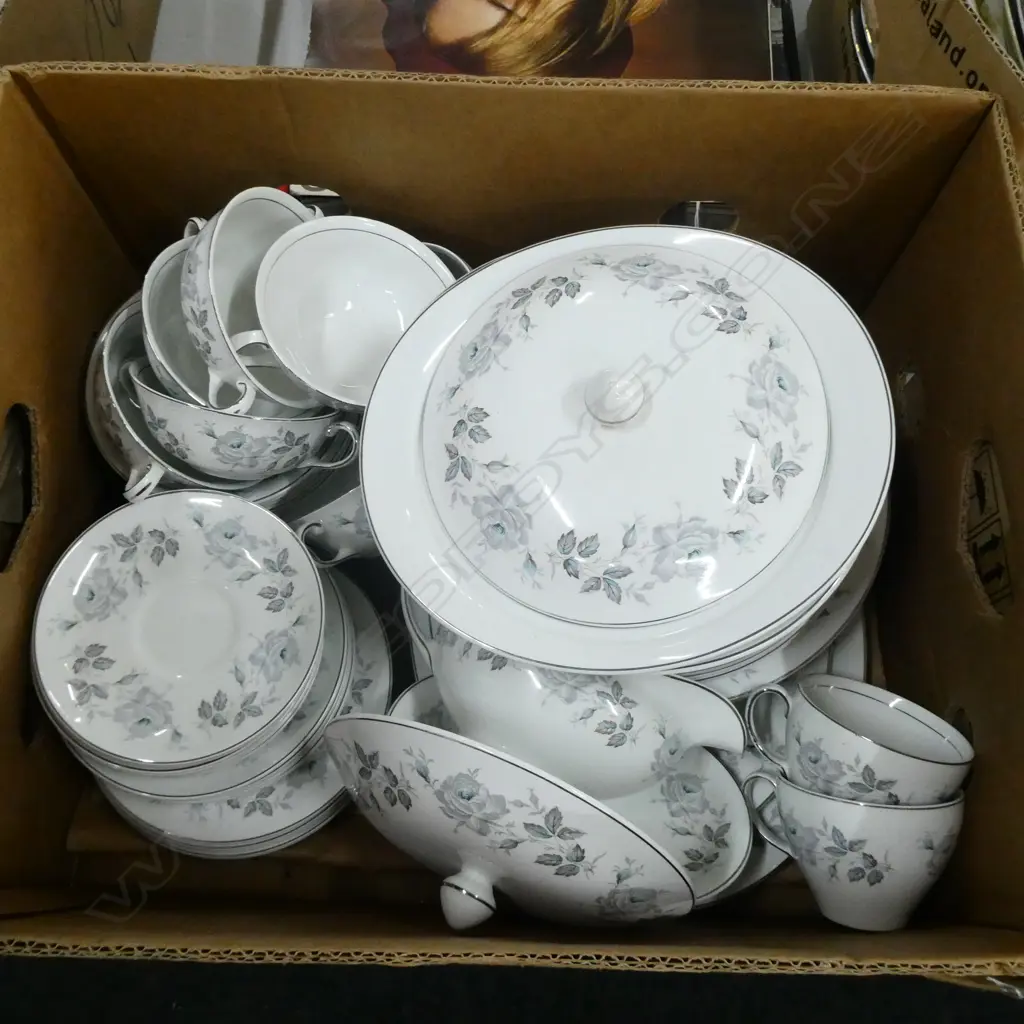 JOHNSON BROTHERS PART DINNERSET ' SNOWHITE' Image 1++