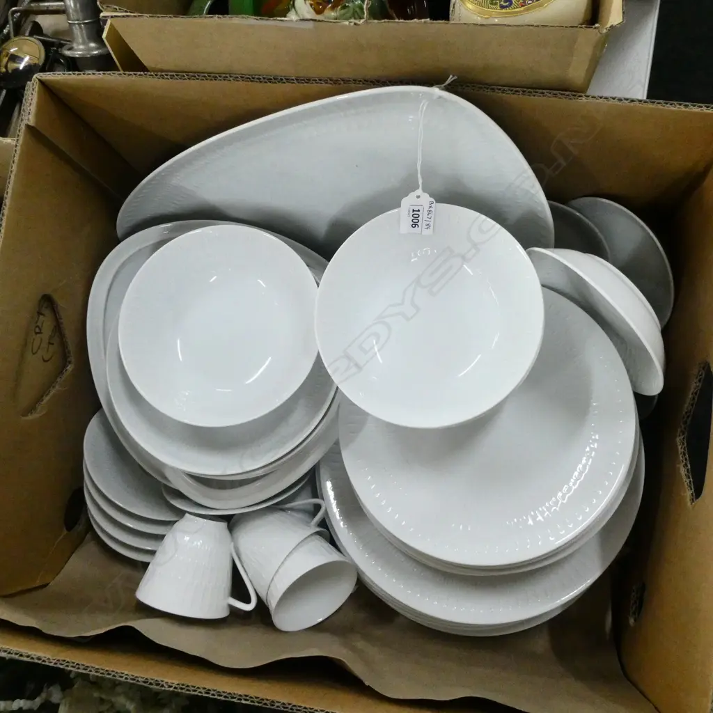 PART HUTCHENREUTER WHITE PORC DINNER SET Image 1++